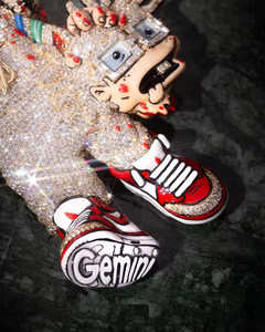 Colgante de Muñeco Chucky con Incrustaciones Brillantes y Detalles de Zapatillas Rojas, Joyería de Lujo Unisex para Regalo, Estilo Hip Hop - Product Image 4