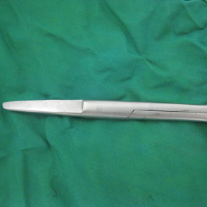 Ciseaux chirurgicaux Mayo Harrington en métal de qualité supérieure, instrument chirurgical autoclavable et réutilisable MM-0426-198 - Product Image 1