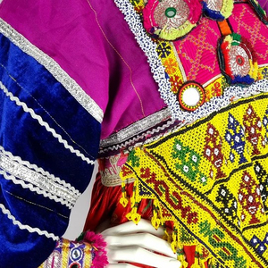 Elegante Vestido Tradicional Afgano Kuchi, Ropa Étnica con Bordado Dorado y Patrones Culturales, Vestido Kuchi Afgano - Product Image 4