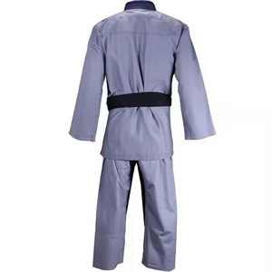 Fabrication en gros d'uniformes de karaté gris pour hommes, pour l'entraînement aux arts martiaux, en coton durable, manches longues, combinaison de karaté pour adultes - Product Image 2