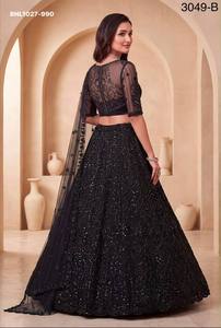 Colección de conjuntos Lehenga-Choli de línea A con red de tela pesada, trabajo artesanal, lentejuelas y bordado Zari alemán, proveedor de Surat - Product Image 6