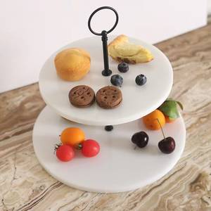 Support à gâteau rond en marbre avec bord doré, plateau de présentation de dessert en résine fait main, décoration de table - Product Image 4