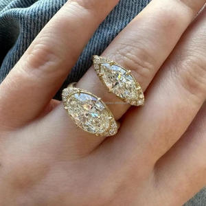 Bague de fiançailles minimaliste en argent sterling plaqué rhodium avec moissanite incolore taille ovale horizontale, pavé pointu, cadeau d'anniversaire - Product Image 1