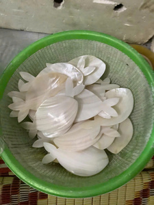 ช้อนเปลือกหอยมุกธรรมชาติรักษ์โลกสำหรับเสิร์ฟคาเวียร์และเกลือ ของขวัญงานแต่งงานทำมือสไตล์โมเดิร์น - Product Image 3