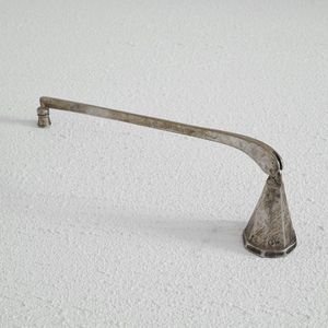 ที่ดับเทียนเหล็กดีไซน์ระฆัง ทนความร้อน สำหรับตกแต่งบ้าน - Product Image 5