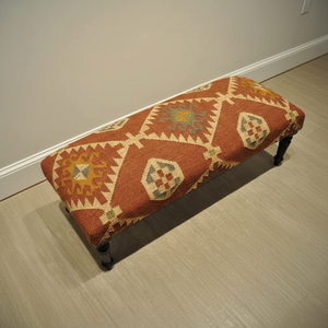 Banc en kilim fait main en laine et jute avec pieds en bois – Pouf pliant rembourré style bohème, banc de siège ottoman multicolore en kilim - Product Image 2