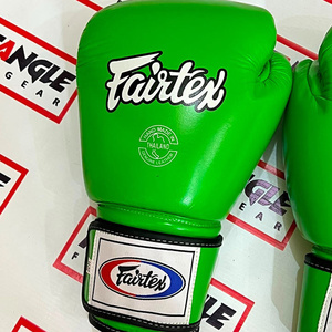 นวมชกมวยหนังแท้สีเขียว Fairtex แบบผูกเชือก สำหรับผู้ใหญ่ - Product Image 1