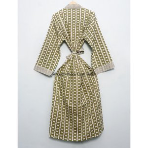 Kimono elegante y suave 100% algodón para mujer con estampado floral tradicional, perfecto para usar en casa, como ropa de noche y para descansar. - Product Image 5