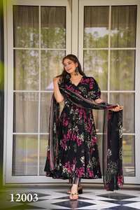 Magnifique robe Anarkali indienne pakistanaise en tissu de soie Maslin, avec des motifs imprimés numériquement, pour mariage, occasions décontractées, vêtements traditionnels pour femmes - Product Image 5