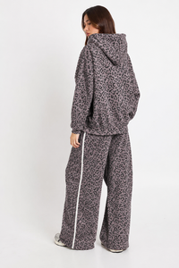 Sudadera con capucha de forro polar premium para mujer, con estampado de leopardo grafito, con cordón y mangas largas, ideal para invierno. - Product Image 6