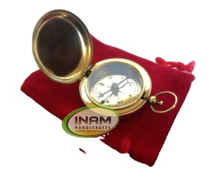 Ow INAM'S — boussole en laiton, joli et de styliste fait à la main, bouton poussoir, décoration Unique - Product Image 1