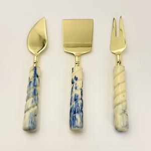 Juego de 3 espátulas para queso de acero inoxidable hechas a mano con mango de resina, venta al por mayor de fábrica, para fiestas, bodas y hoteles - Product Image 1