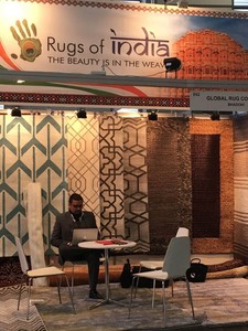 Ensemble de tapis indiens tuftés à la main en laine et cuir incrustés de tapis géométriques au design moderne écologique faits à la main d'Inde - Product Image 6