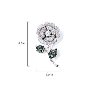 Broche Clásico Unisex con Rosa - Regalo de Compromiso o Boda, Latón Chapado en Rodio - Product Image 3