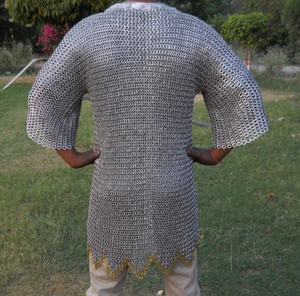 Camisa de Cota de Malla Medieval Hecha a Mano, Manga Corta, de Acero Suave, con Anillos Remachados Planos, Acabado Aceitado, Diseño en Zig Zag, Armadura - Product Image 2