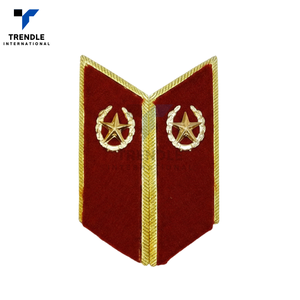 Badge personnalisé OEM à épingler avec broderie en fil d'or, feutre non tissé, épingle de sûreté en PVC souple, écologique, pour vêtements, taille personnalisée - Product Image 2
