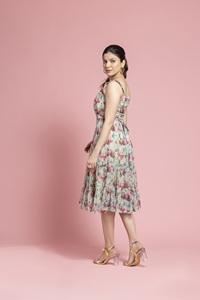 Robe à fleurs verte de printemps et d'été de qualité supérieure, robe décontractée ajustée et sexy, disponible à un prix abordable - Product Image 2