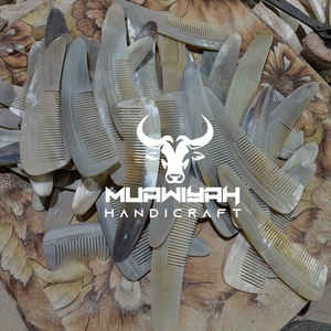 Peine de Cuerno de Buey Ecológico de Alta Calidad, Diseño de Peine de Lujo Pulido para Peinado en Casa y Salón, Tamaño y Forma Personalizables - Product Image 3