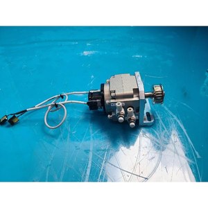 Actuador Rotatorio SMC Serie CRB1BW (Actuador de Paletas Rotatorias) CDRB1BW50-180S-T79L Usado Como Pieza de Repuesto para Equipos Semiconductores Legacy - Product Image 2