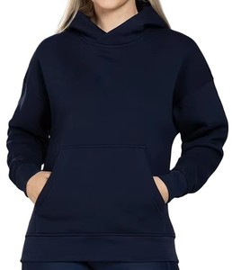 เสื้อฮู้ดดี้โอเวอร์ไซส์สำหรับผู้หญิง สีกรมท่า 20%/80% 550 GSM ผ้าซุปเปอร์คอมบ์ ไบโอวอช ผ้าฟลีซสำหรับฤดูหนาว ขอบริบเดอร์บี้ ยืดหยุ่นได้ ซักแล้วไม่หด - Product Image 1