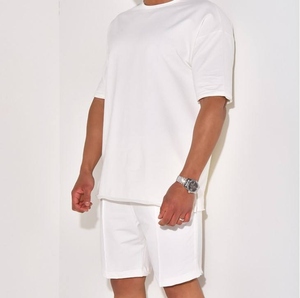 Ensemble décontracté pour homme : T-shirt uni à manches courtes et col rond avec short – Tenue d'été confortable et respirante en deux pièces - Product Image 4