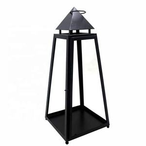 Lanterne en métal noir mat avec revêtement en poudre, faite à la main, personnalisée pour la décoration de la maison, pour Noël, Pâques, nouvelle arrivée, porte-bougie - Product Image 1
