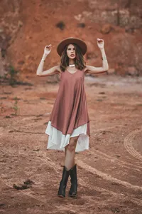 Vestido Midi de Algodón para Mujer al por Mayor, Sin Mangas, con Capas, Ajuste Holgado, Dobladillo Asimétrico, Estilo Bohemio Casual de Verano - Product Image 2