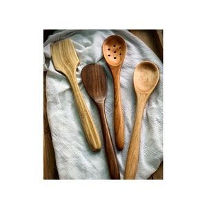 Cuillère en bois Meridian, outil de cuisine de qualité supérieure, conçue pour une manipulation confortable et une aide pratique à la table. - Product Image 6