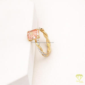 Bague de fiançailles en diamant rose de laboratoire taille radiant, torsadée en forme d'infini, en argent sterling 925, bijou de mariée unique - Product Image 4