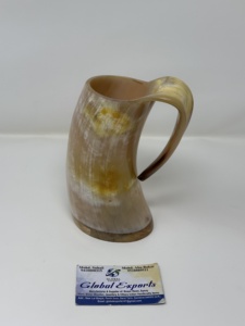Taza de Cuerno de Búfalo Natural Hecha a Mano, Ecológica, con Asa Pulida, Estilo Rústico Moderno, Coleccionable, Duradera, para Año Nuevo - Product Image 1