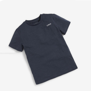 เสื้อยืดเด็กผู้ชายผ้าฝ้าย OEM แขนสั้น คอวี รุ่น 2026 เนื้อผ้านุ่ม ระบายอากาศดี ราคาขายส่ง - Product Image 3
