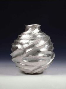 Vase à fleurs décoratif de table en aluminium mat argenté, moderne et élégant, de haute qualité, pour mariage, forme personnalisée, vente en gros - Product Image 2