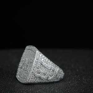 Anillo de compromiso de lujo para hombre, estilo hip hop, con moissanita VVS, personalizado, chapado en rodio, regalo personalizado para él. - Product Image 6