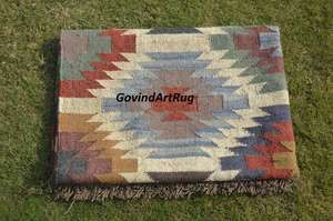 Tapis rectangulaire artisanal en laine tufté à la main, motif géométrique Kilim, écologique, pour salon, à poils moyens, nettoyage localisé, par Krafterscustom - Product Image 3