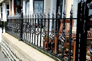 Panel de cerca clásico de hierro con diseños decorativos; resistente al óxido, fácil de montar y galvanizado para uso en exteriores. - Product Image 2