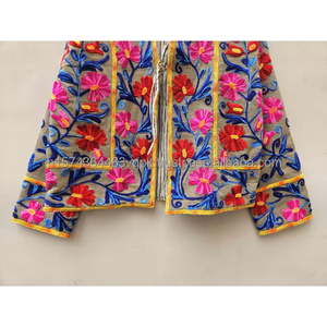 Veste en coton brodée Suzani faite à la main pour femme, manteau d'hiver léger et bohème matelassé, robe courte en lin rayé, cadeau - Product Image 2