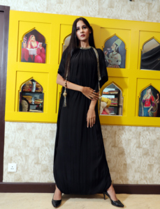 Vestido plisado negro con detalles de borlas, vestido maxi holgado con mangas cortas para fiesta, tejido con cuentas y trabajo de cut-dana. - Product Image 2