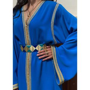 Robe Kaftan ornée d'une ceinture Sfeefa, col en V, boutons en velours de soie, détails aux épaules Aakaids, manches Sfeefa, pour soirée - Product Image 6