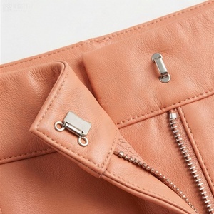 Minifalda de Cintura Alta para Mujer, de Piel Sintética, con Abertura Lateral, Color Sólido, Diseño Minimalista, para Todas las Temporadas - Product Image 4