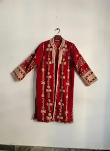 Chaqueta Larga de Terciopelo Rojo Vintage con Bordado Suzani y Patrón Floral, Estilo Bohemio, Manga Larga, Estilo Étnico, Ropa de Abrigo de Invierno - Product Image 2