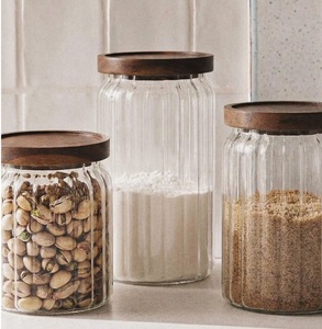 Bocaux en verre avec couvercles en bois pour le stockage de cornichons faits maison, sauces, épices, café, thé, sucre, collations et articles de garde-manger - Product Image 6