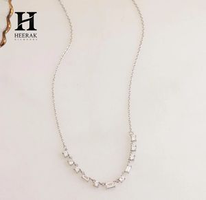 Collar de lujo con diamantes baguette y redondos, colgante de barra curva de oro de 14 quilates con cadena para mujer, joyería fina. - Product Image 5