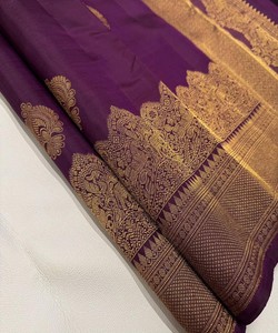 Purple Silk <b>Saree</b> With Gold Border Traditional Indian Wedding Wear For Women - Product Image 5