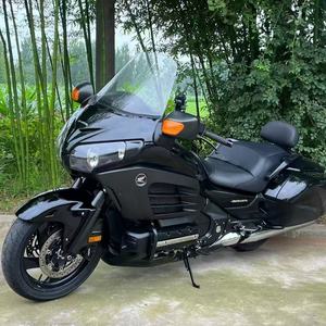 Moto de tourisme d'occasion Gold Wing F6B 1800cc 6 cylindres, grande cylindrée, cruiser longue distance avec sacoches latérales et dossier - Product Image 3