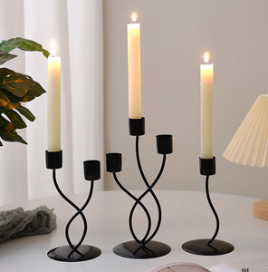 Candelabro de Hierro Forjado Hecho a Mano, Diseño de Última Moda, Ideal para Decorar el Hogar en Festividades - Product Image 2