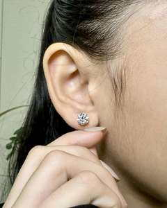 Boucles d'oreilles solitaires de luxe en or rose avec diamants de laboratoire taillés couleur D, certifiés IGI, diamants fins de laboratoire certifiés IGI - Product Image 3