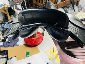 Silla de Doma para Caballos de Alta Calidad Euro Cavall Industries, Asiento Suave de Cuero Vacuno Genuino, Tamaño y Color Personalizables - Product Image 4