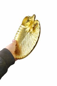 Bandeja Metálica en Forma de Hoja de Loto con Portavelas, Decorativa, de Aluminio Dorado, para Pooja, Centro de Mesa, Plato para Flores Hecho a Mano - Product Image 4