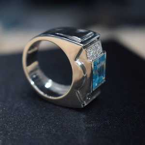 Anillo de barra con piedra de moissanita azul de corte esmeralda de 6 mm para unisex, plata de ley 925 original, elegante regalo de boda para amigos. - Product Image 5