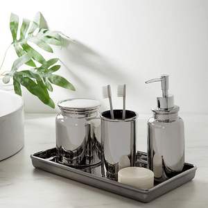 Juego de Baño Moderno de Metal Diseñado para Interiores Minimalistas que Ofrece un Diseño Limpio y Soluciones de Organización Prácticas - Product Image 1